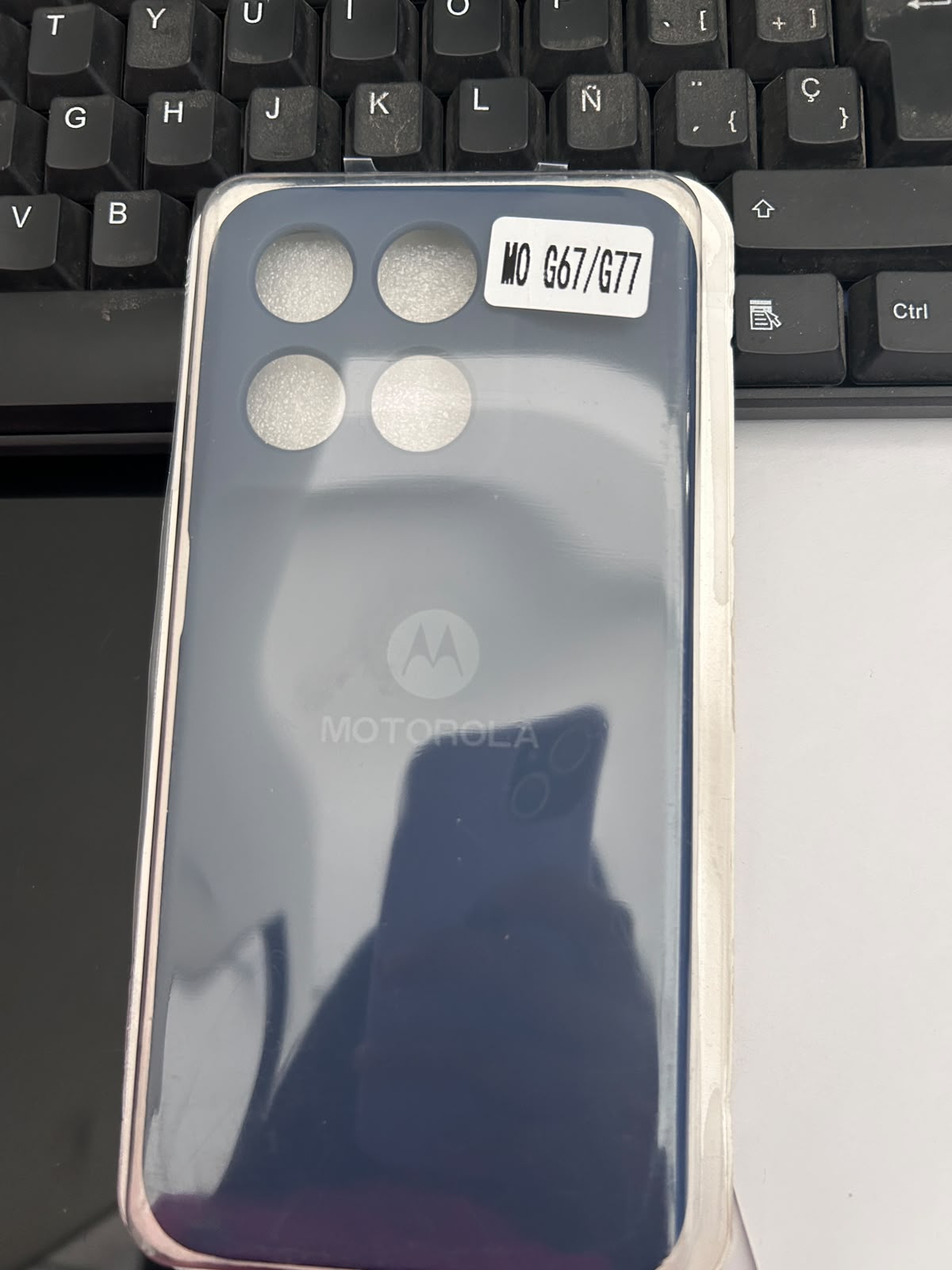 FUNDA DE SILICON MOTOROLA G67/677