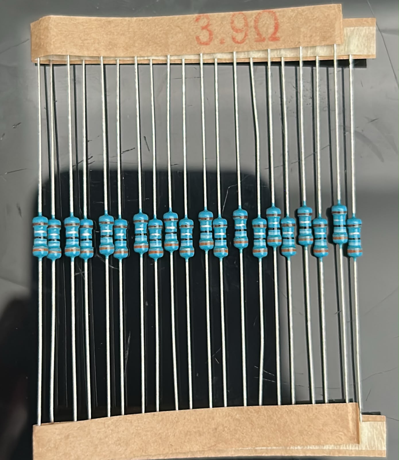 resistencia de 3.9 ohm