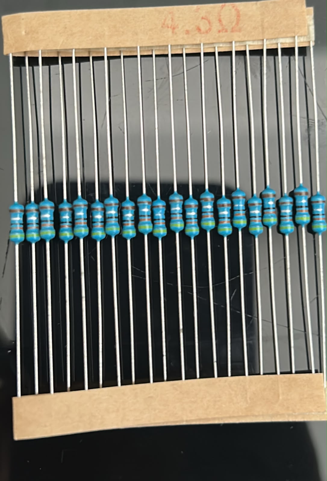 resistencia de 4.3 ohm
