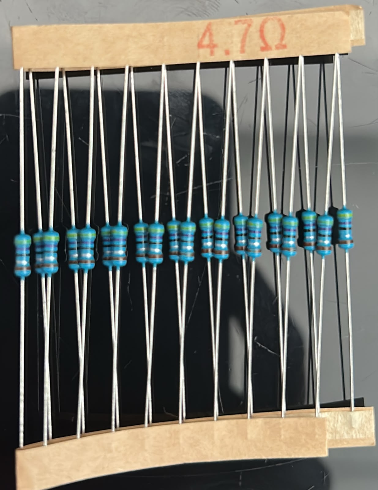 resistencia de 4.7 ohm