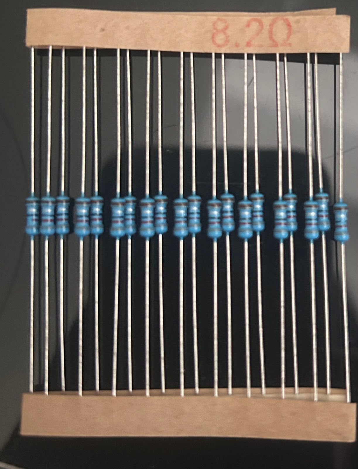 resistencia de 8.2 ohm