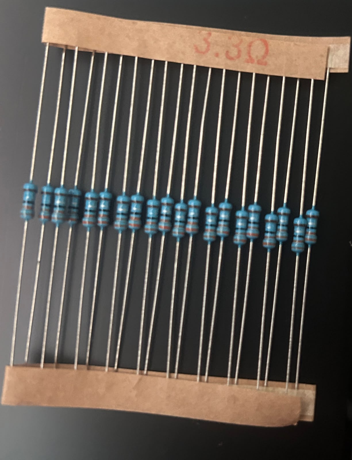 resistencia de 3.3 ohm
