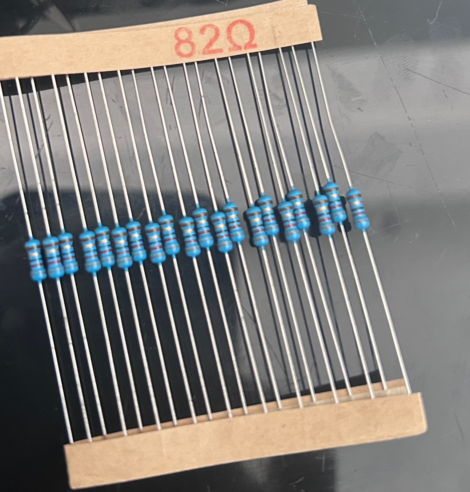resistencia de 82 ohm