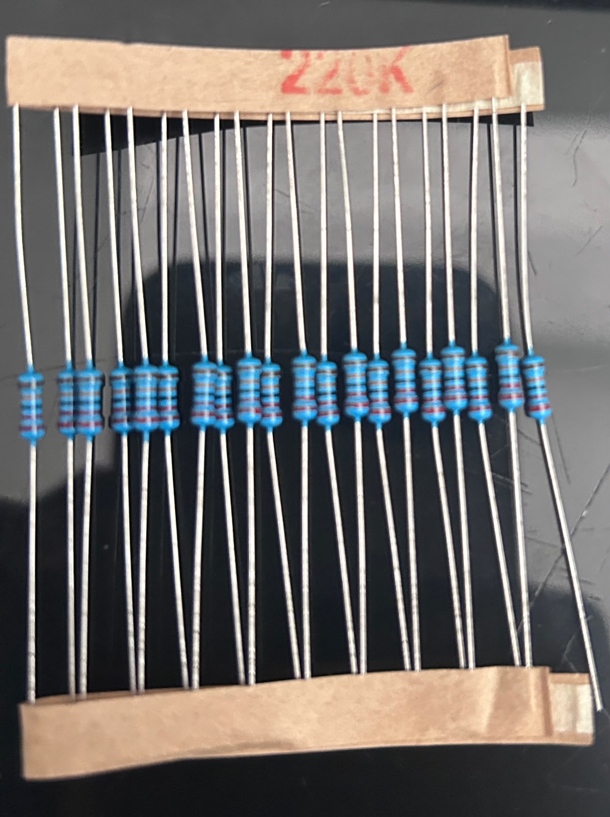resistencia de 220 K
