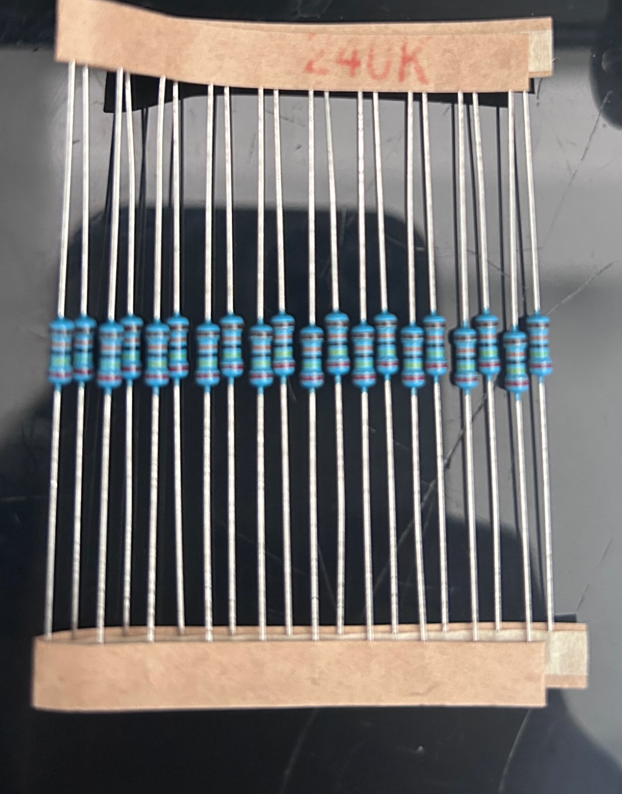 resistencia de 240 K